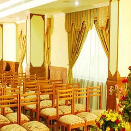 Hotel Grand Seasons Kochi Exterior foto