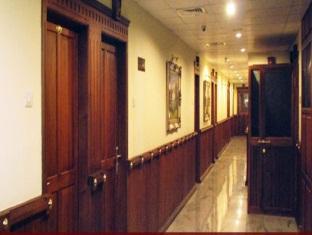 Hotel Grand Seasons Kochi Exterior foto